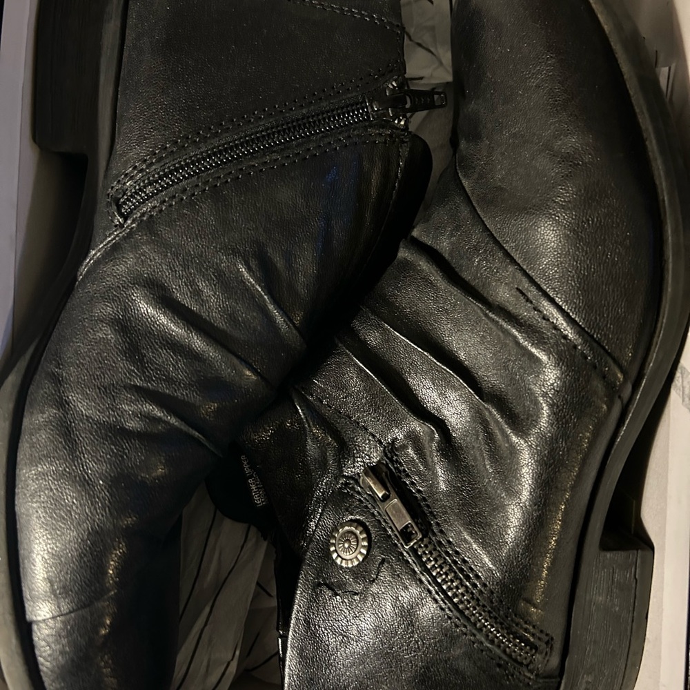 Women’s Boots - Picture 3 of 4